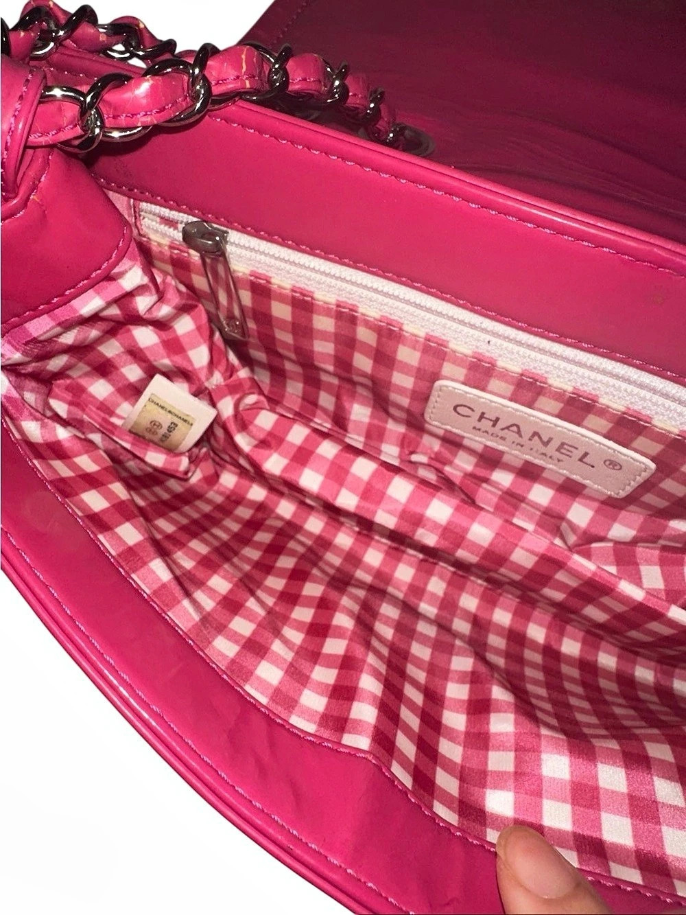 Chanel Classic Flap Patent Shoulder Bag in Pink - Picture 5 of 11
